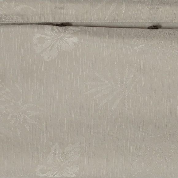 Cute silk button up - Picture 2 of 3